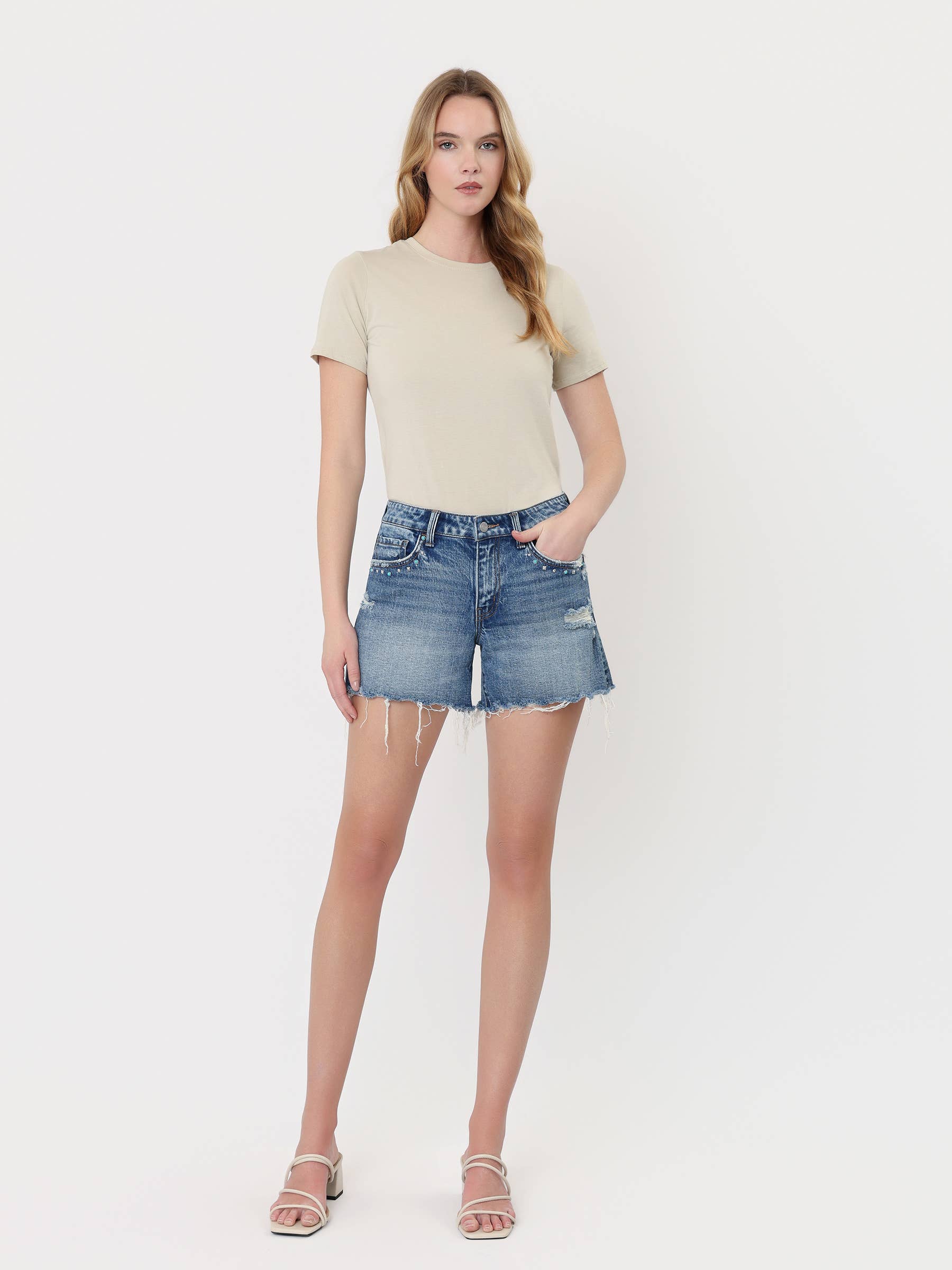 MID RISE STUDDED FRONT POCKET A LINE SHORTS: BEAMING