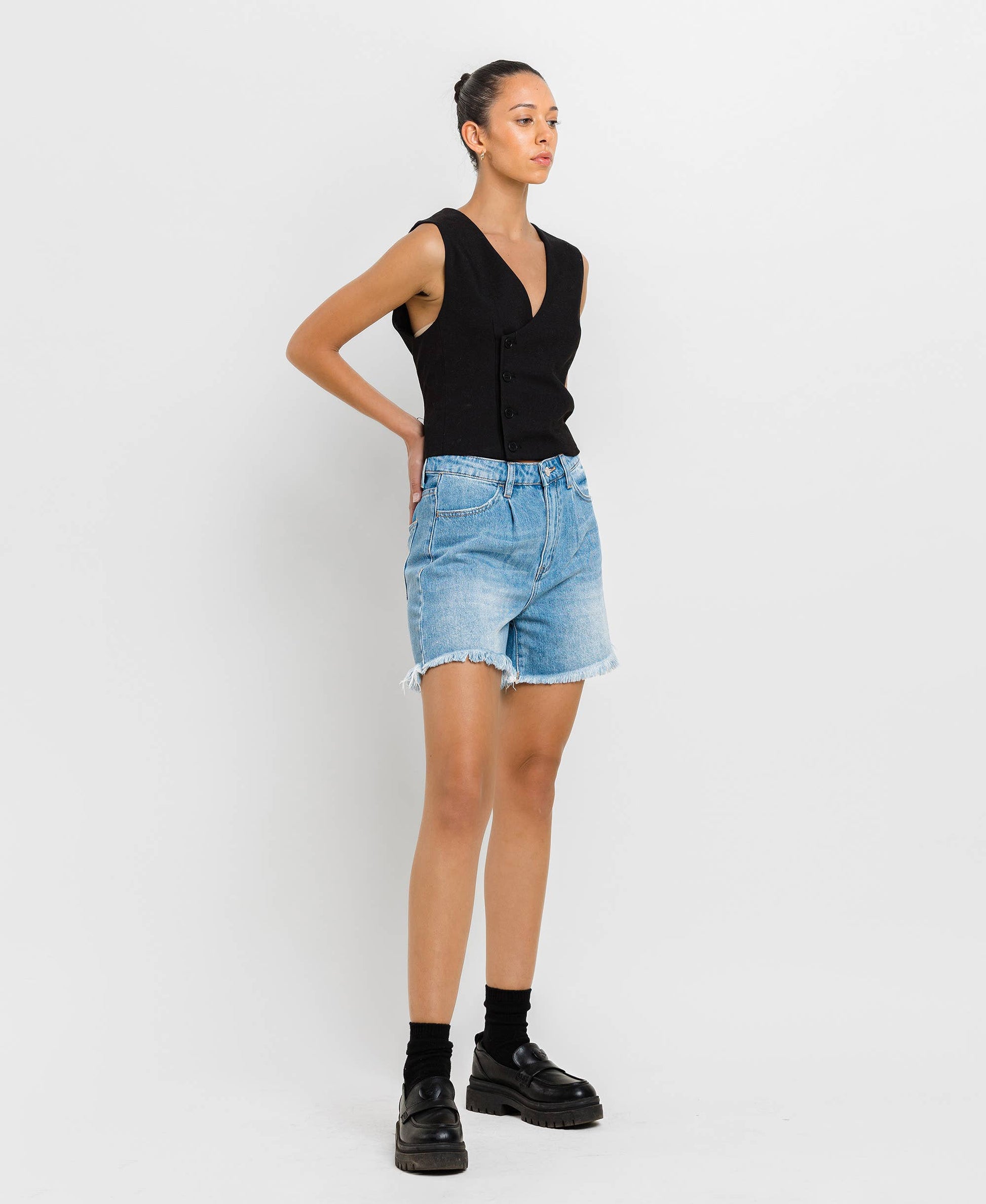 SUPER HIGH RISE PLEATS SHORTS: INVIGORATED