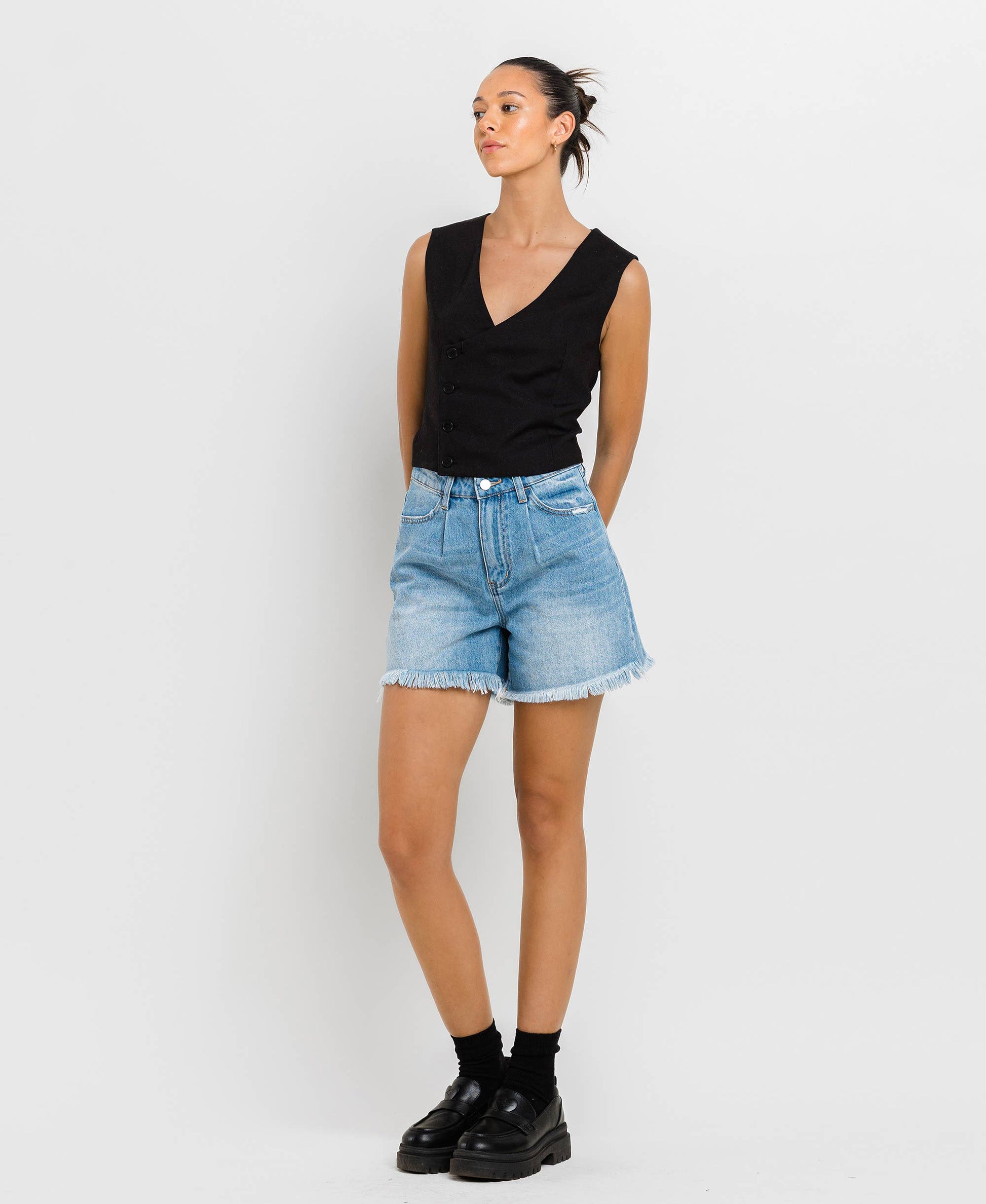 SUPER HIGH RISE PLEATS SHORTS: INVIGORATED