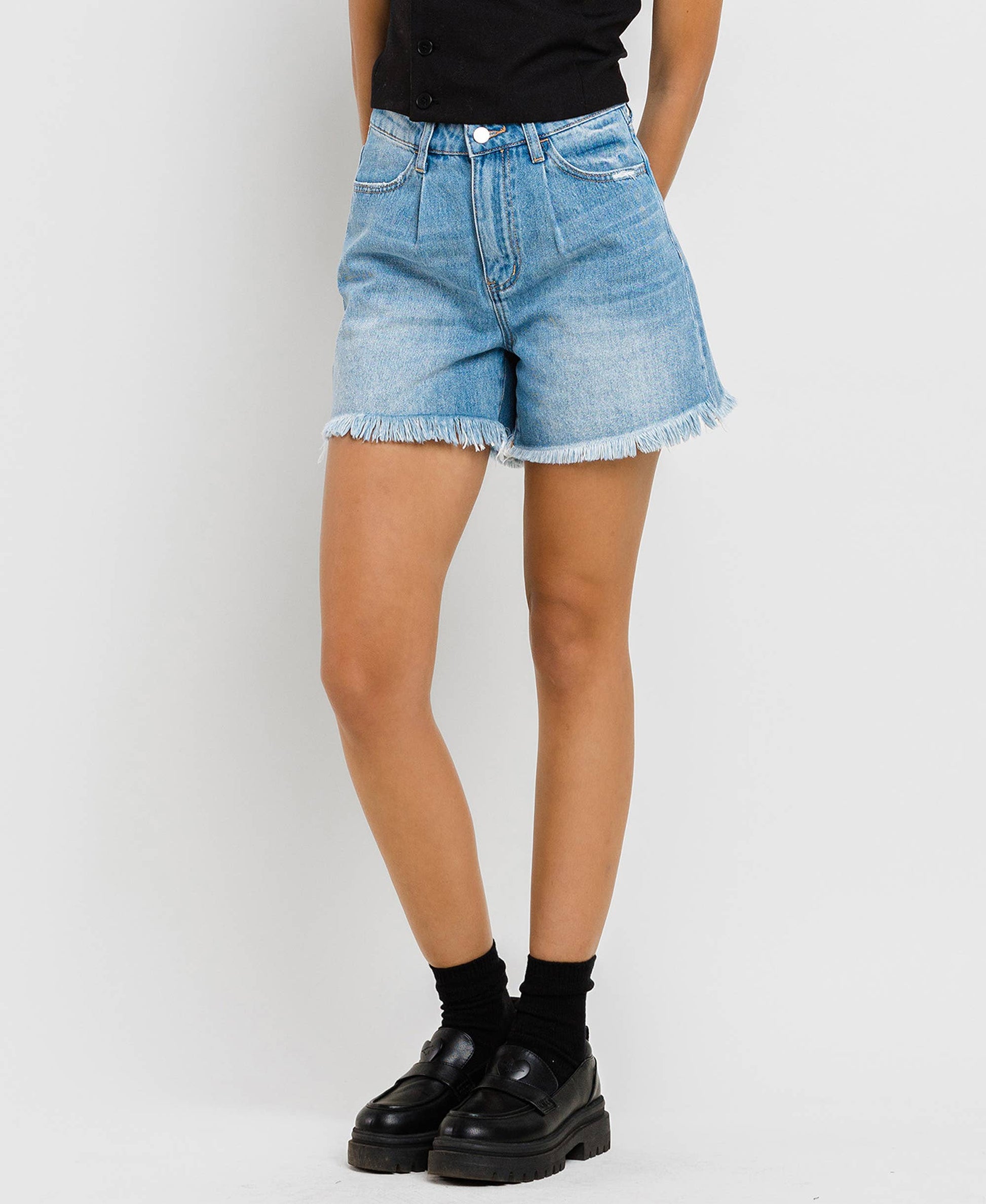 SUPER HIGH RISE PLEATS SHORTS: INVIGORATED