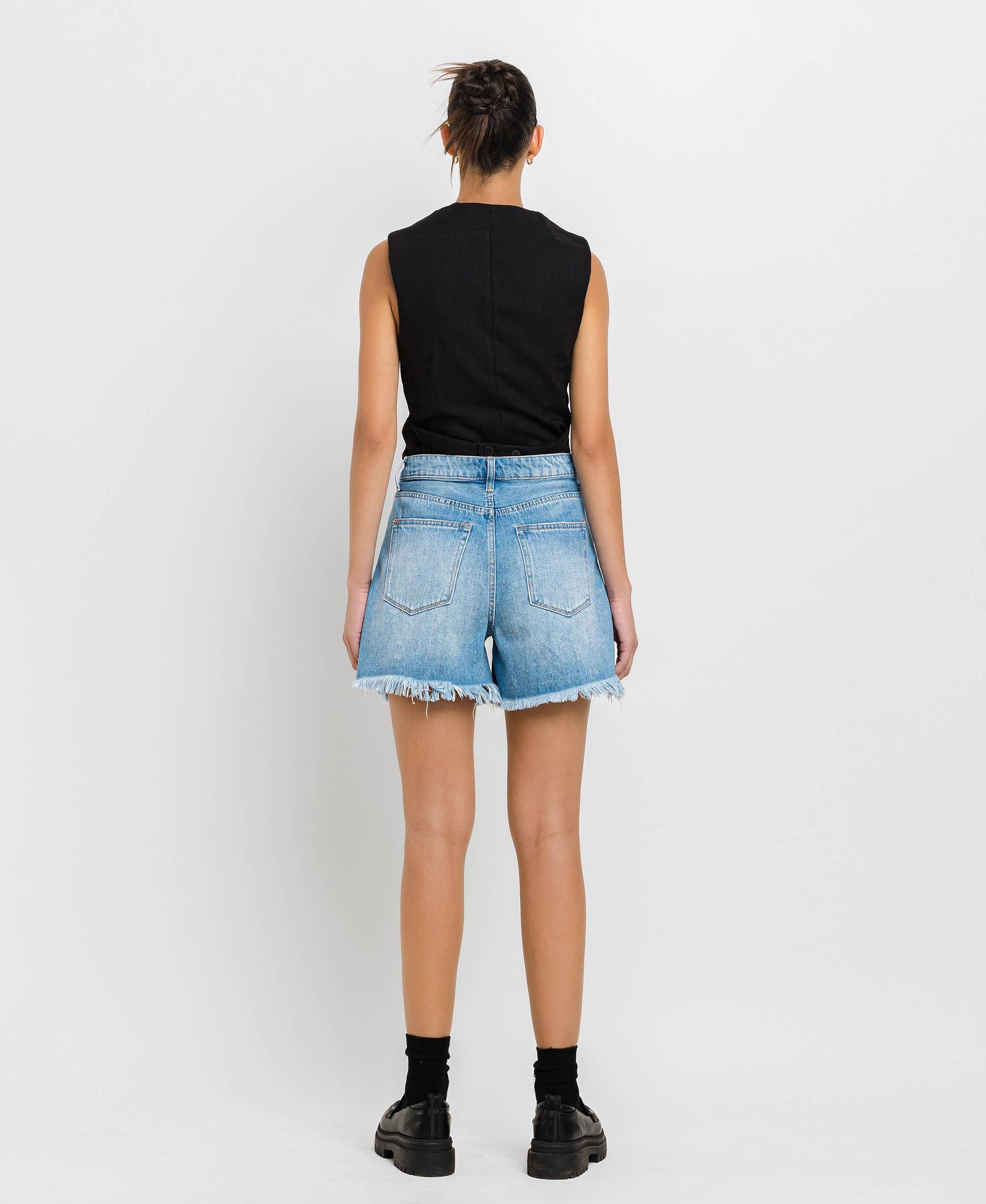 SUPER HIGH RISE PLEATS SHORTS: INVIGORATED