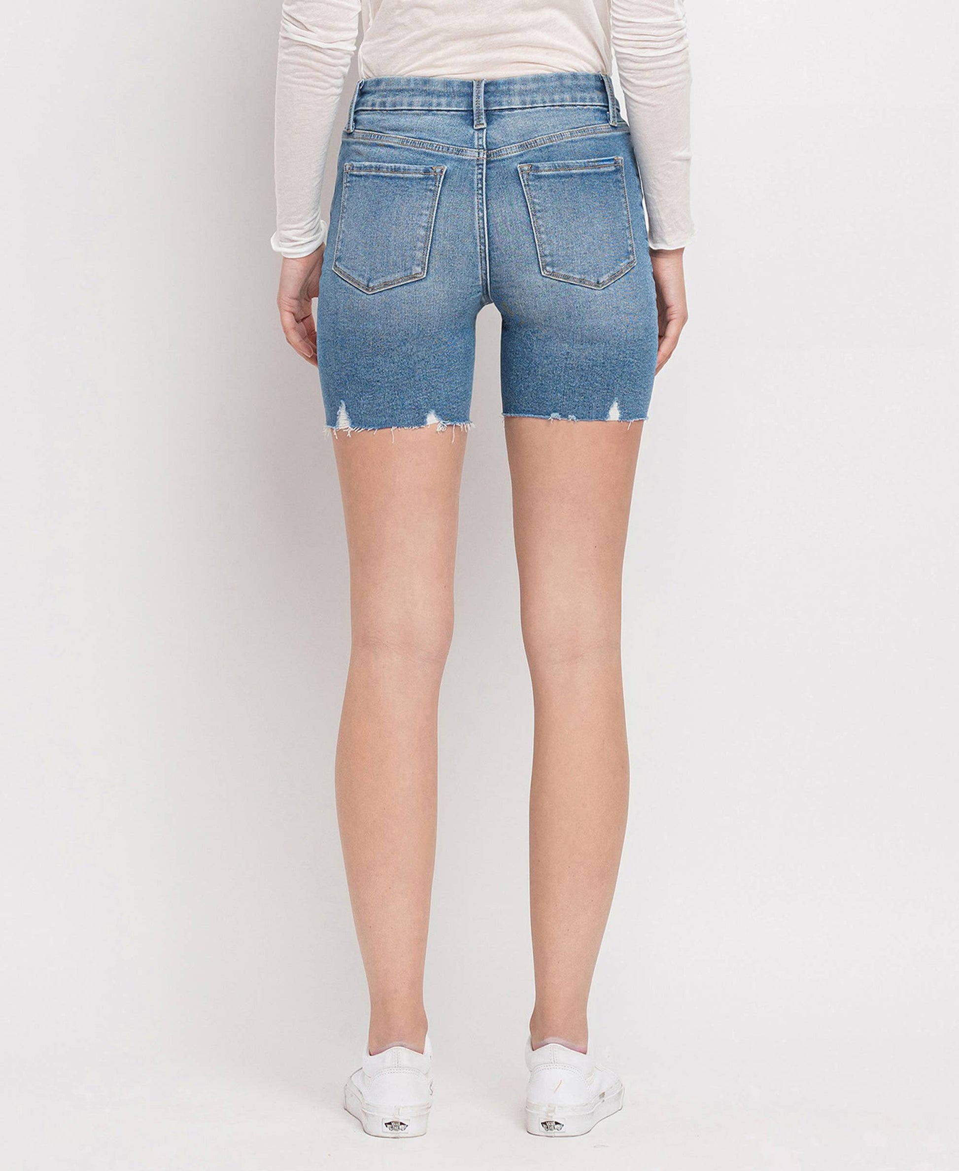 MID RISE SEAMLESS WAISTBAND MIDI SHORTS: CRATEUR