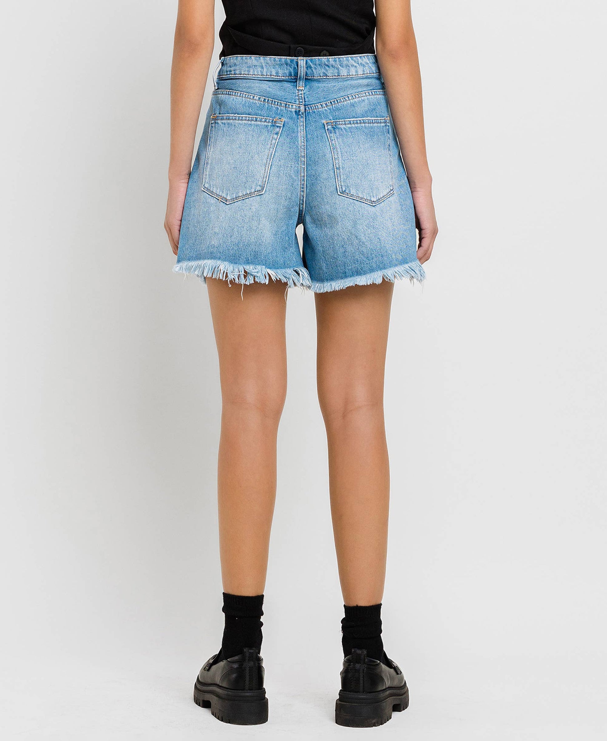 SUPER HIGH RISE PLEATS SHORTS: INVIGORATED