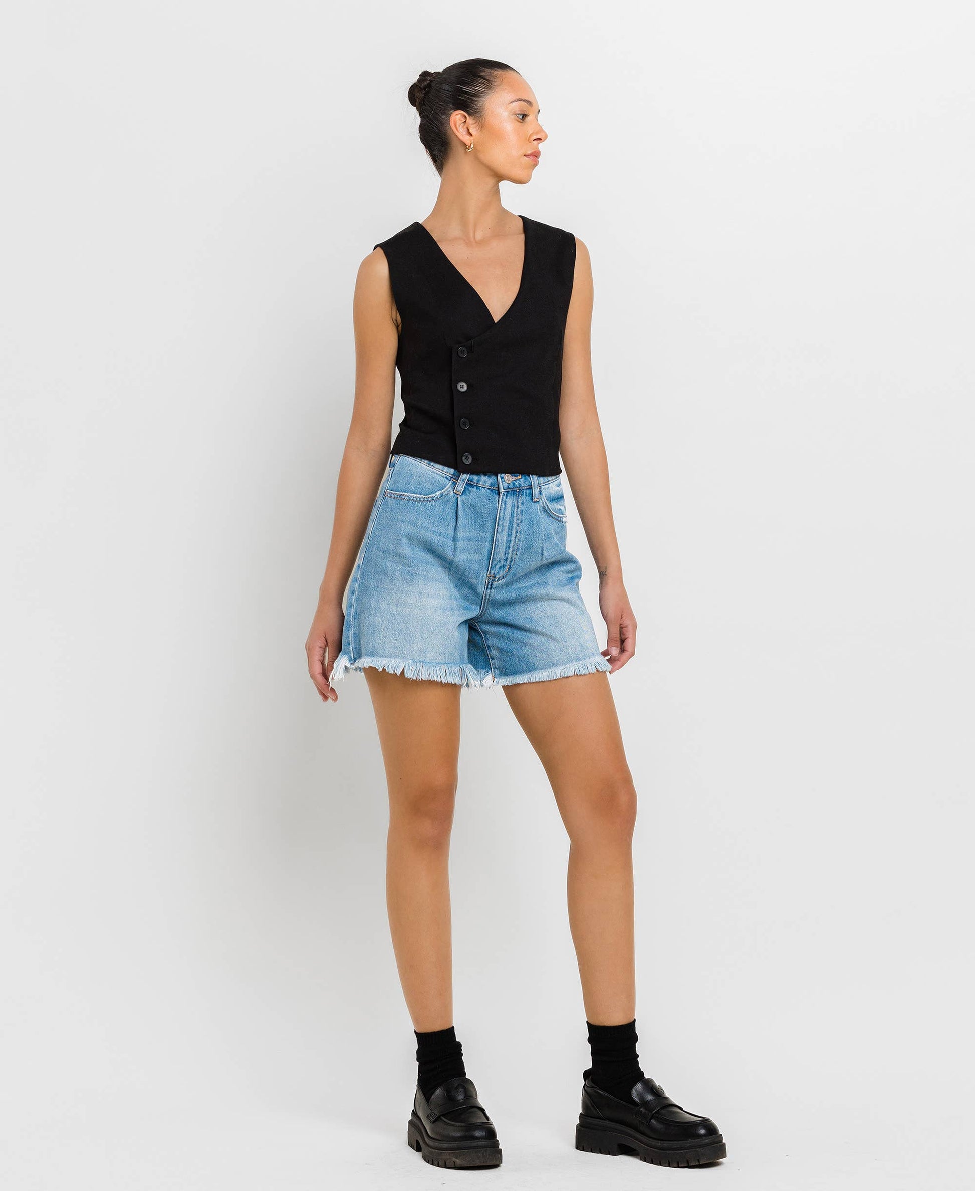 SUPER HIGH RISE PLEATS SHORTS: INVIGORATED