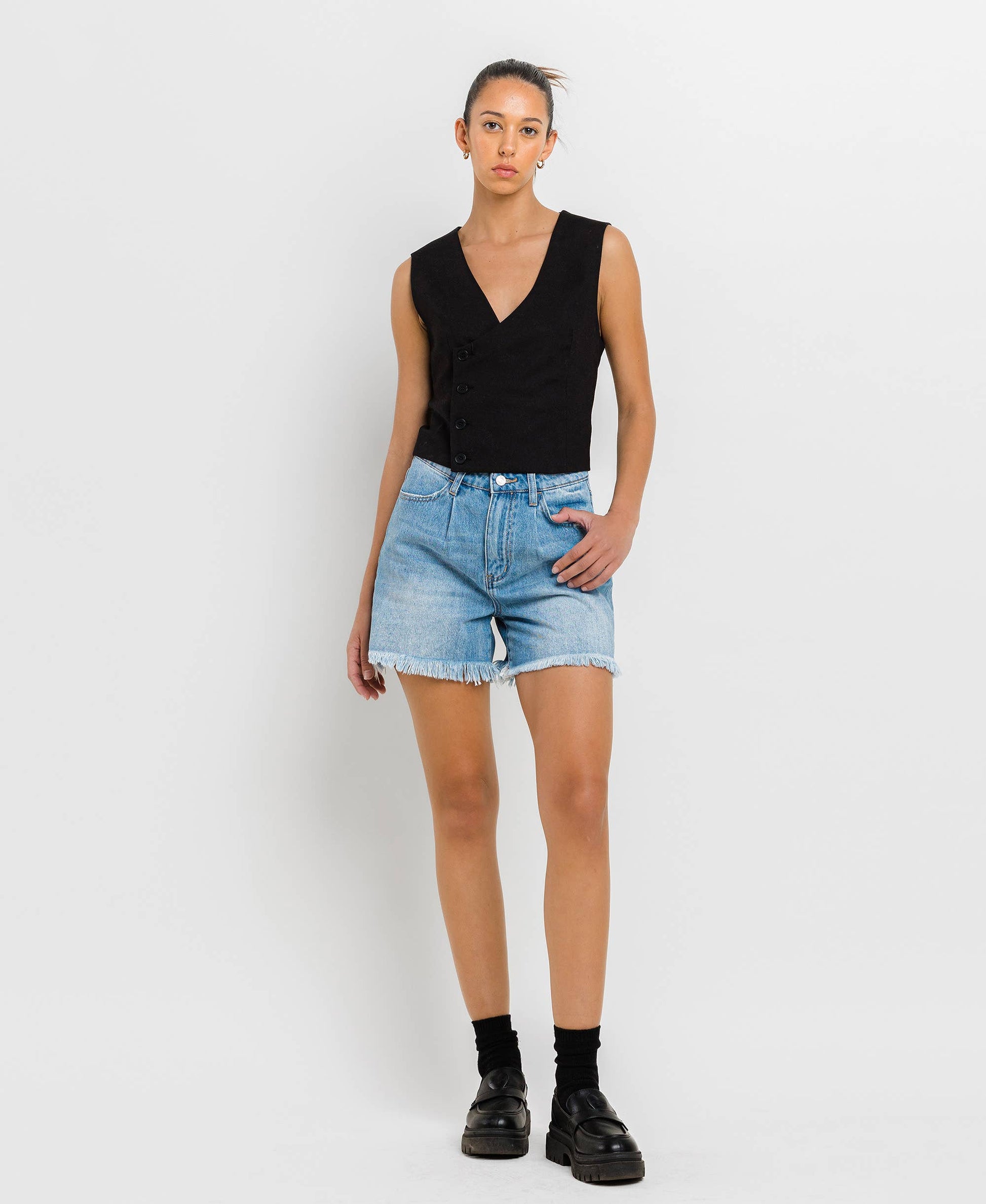 SUPER HIGH RISE PLEATS SHORTS: INVIGORATED