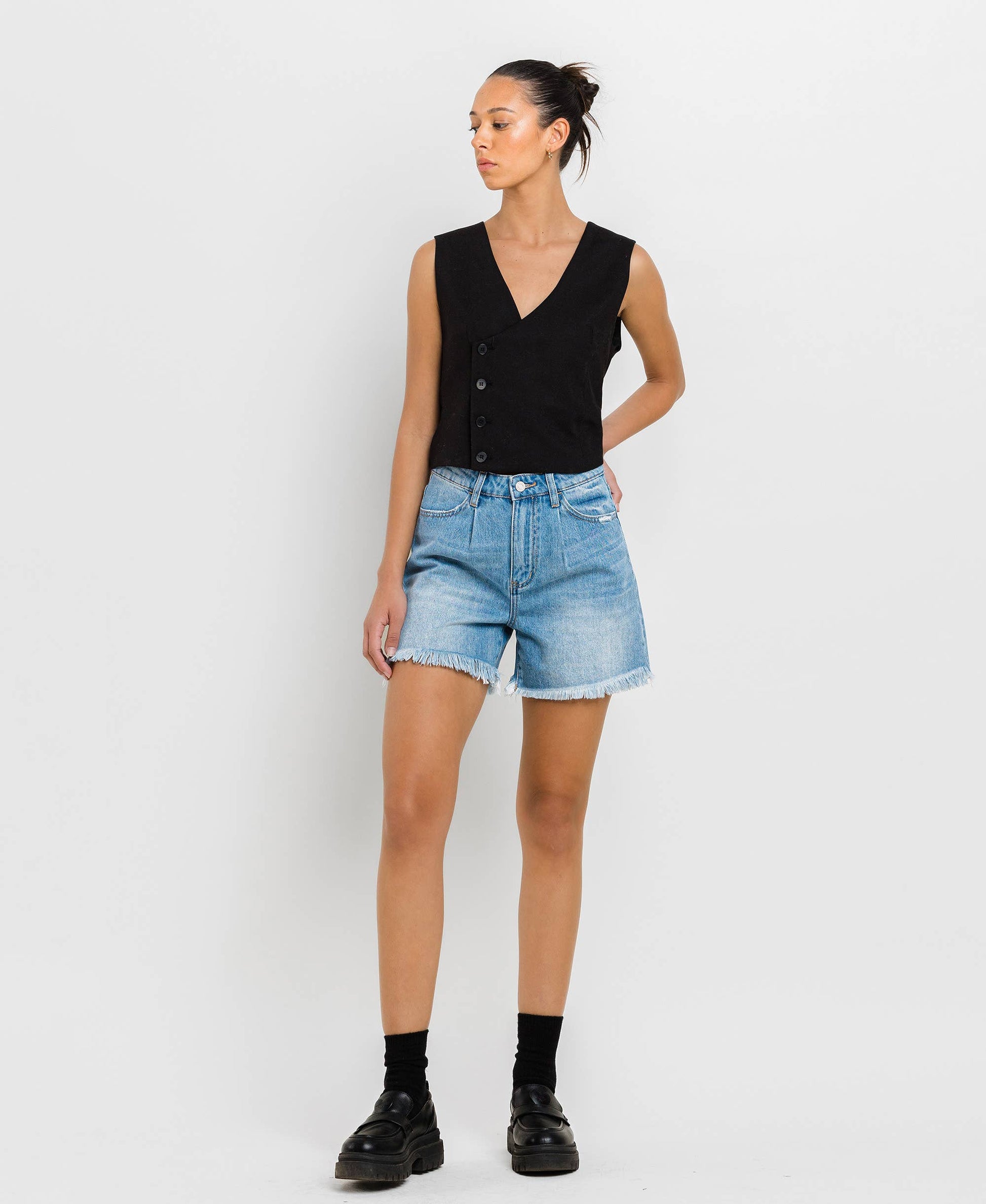 SUPER HIGH RISE PLEATS SHORTS: INVIGORATED