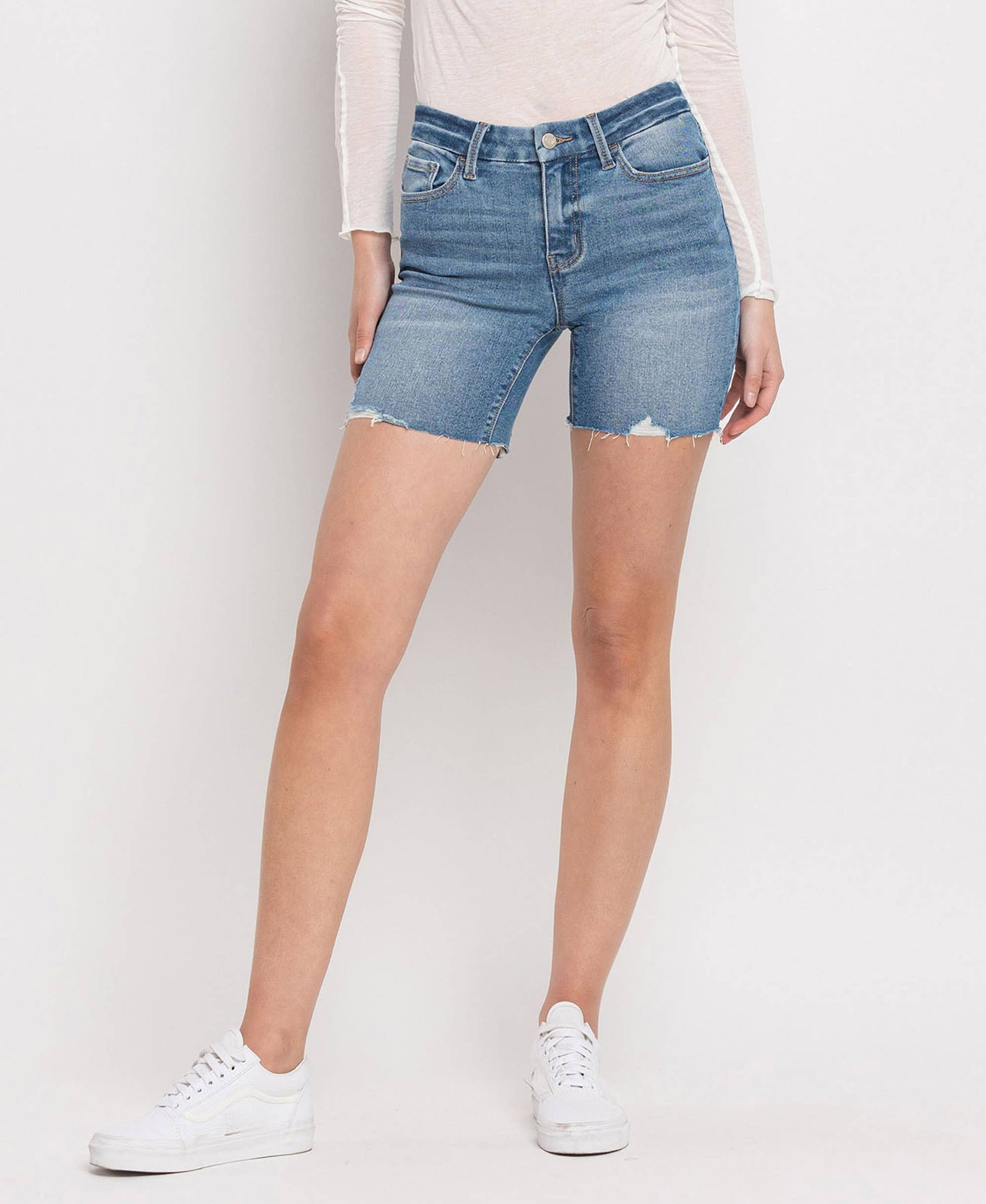 MID RISE SEAMLESS WAISTBAND MIDI SHORTS: CRATEUR