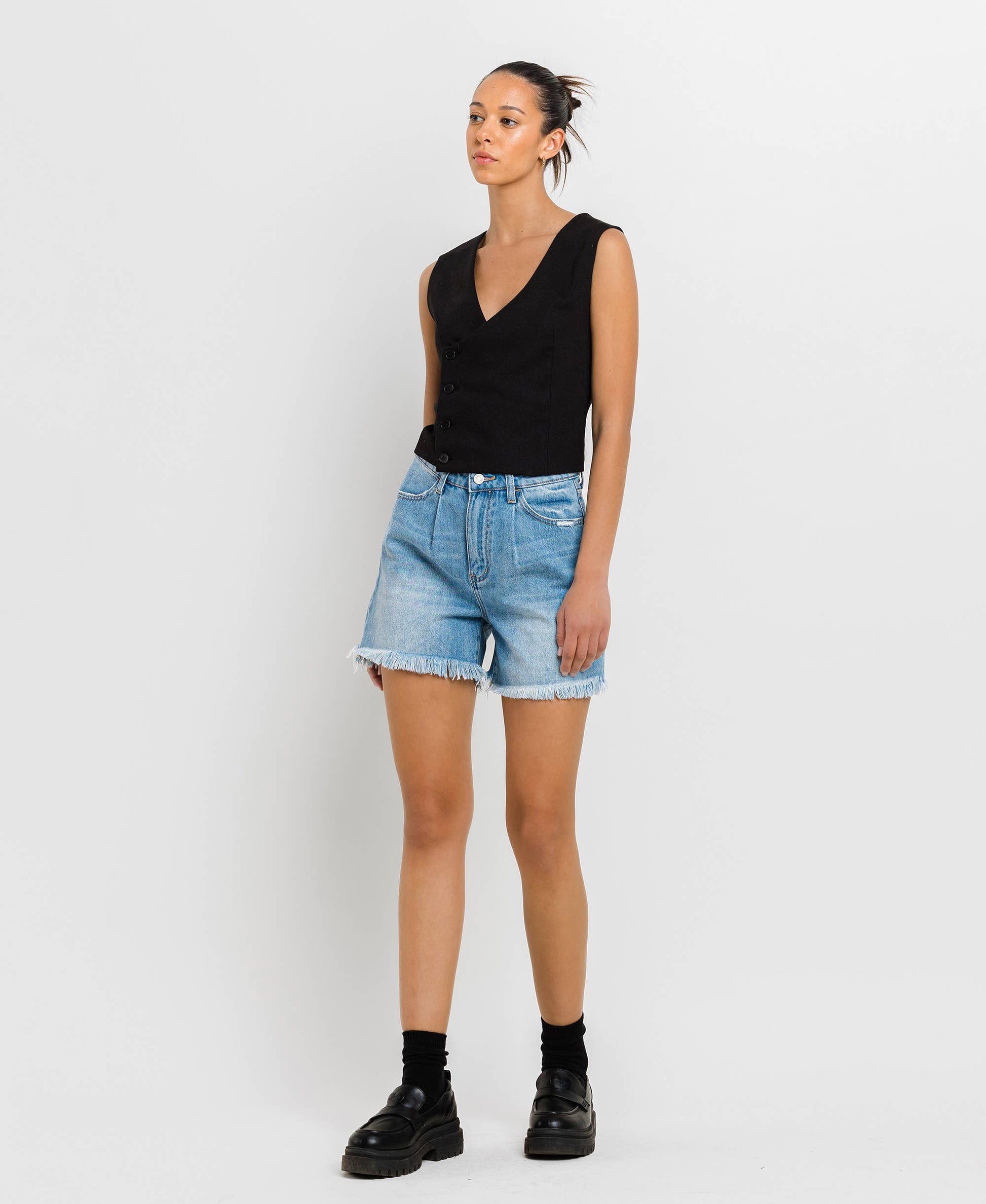 SUPER HIGH RISE PLEATS SHORTS: INVIGORATED