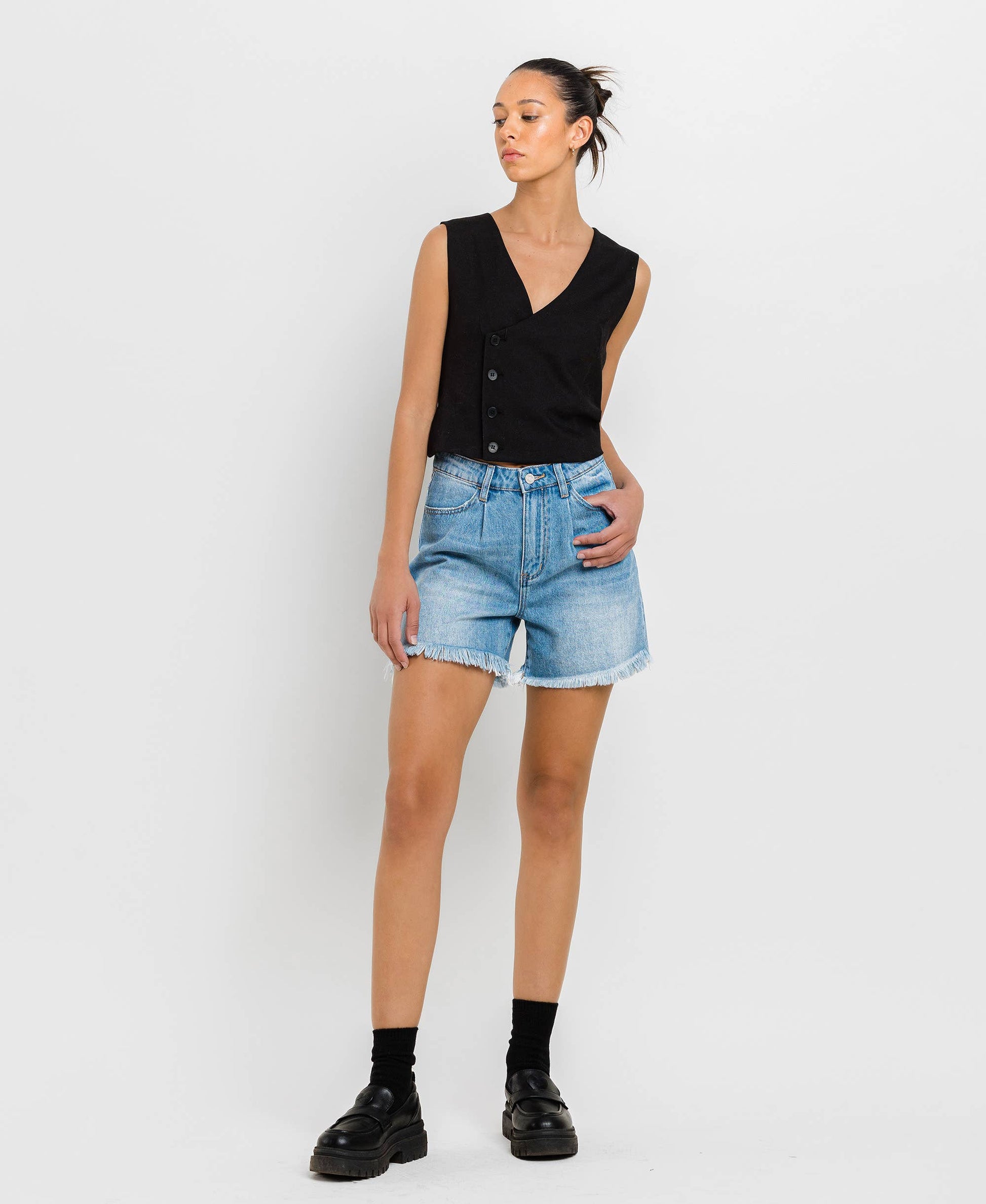 SUPER HIGH RISE PLEATS SHORTS: INVIGORATED