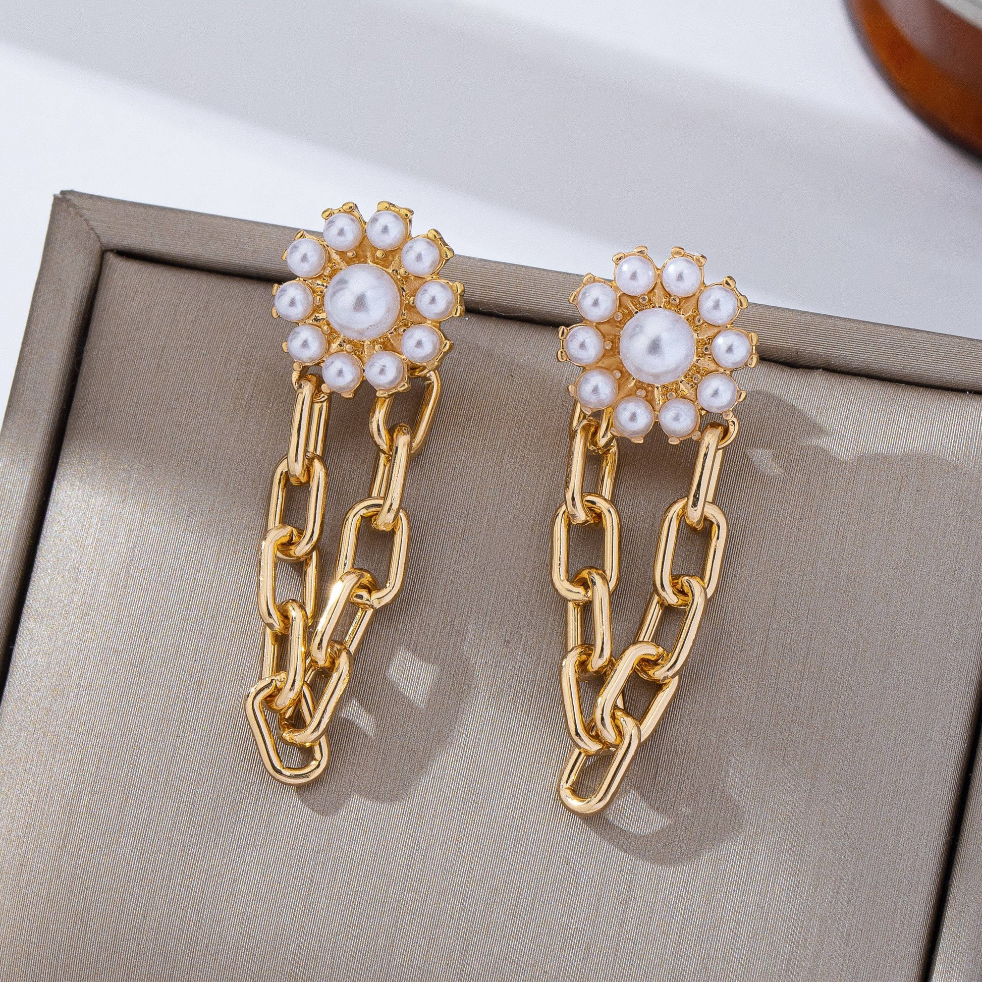 Pearl Daisy Hoop and Drop Link Earrings | 80E62293: Gold