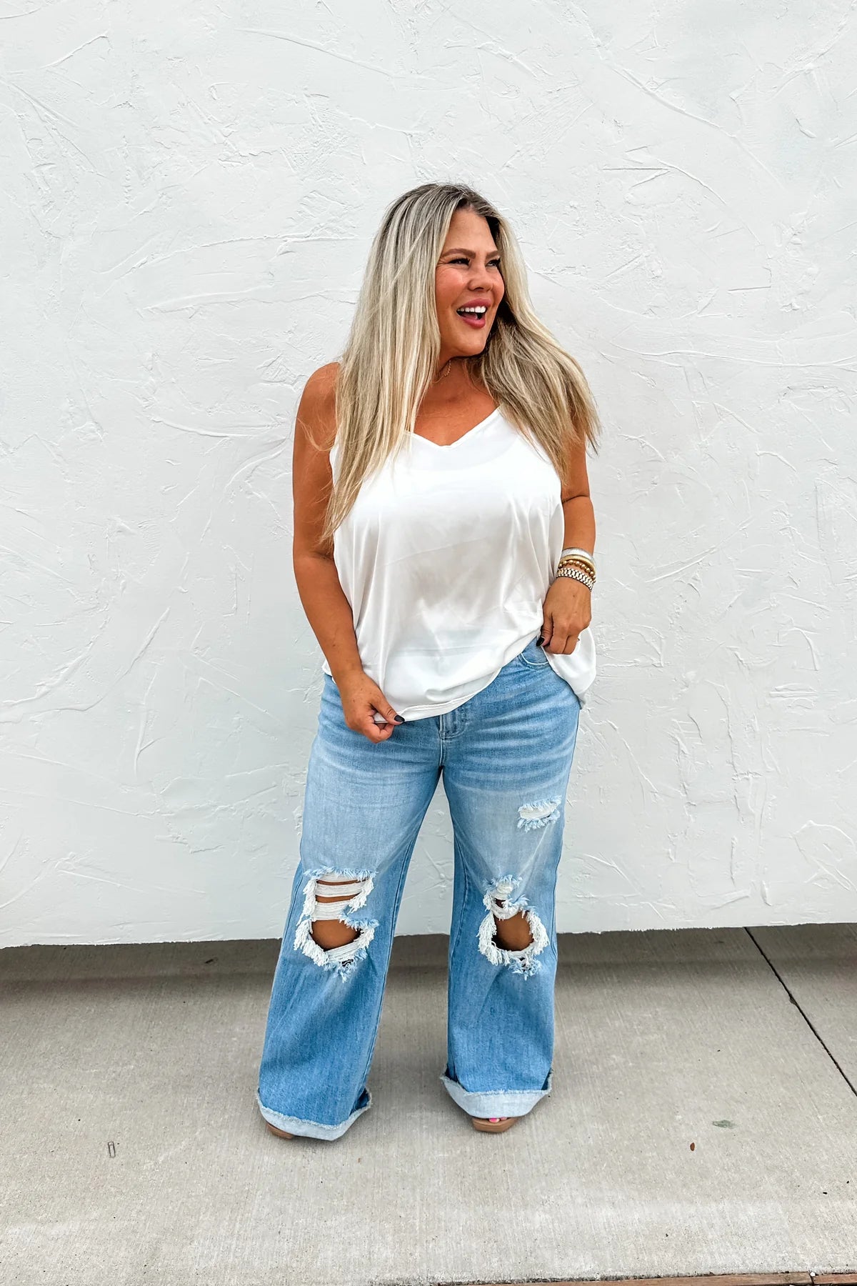 Lightwash Distressed "Dad Leg" Jean