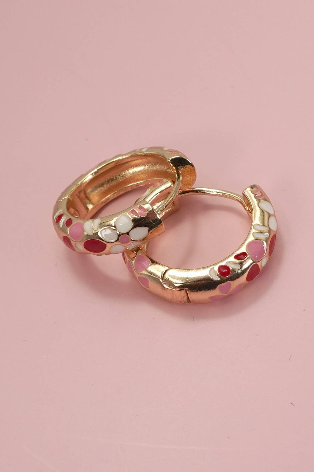 COLORFUL ENAMEL FLOWER HUGGIE HOOP EARRINGS | 40E359: Pink