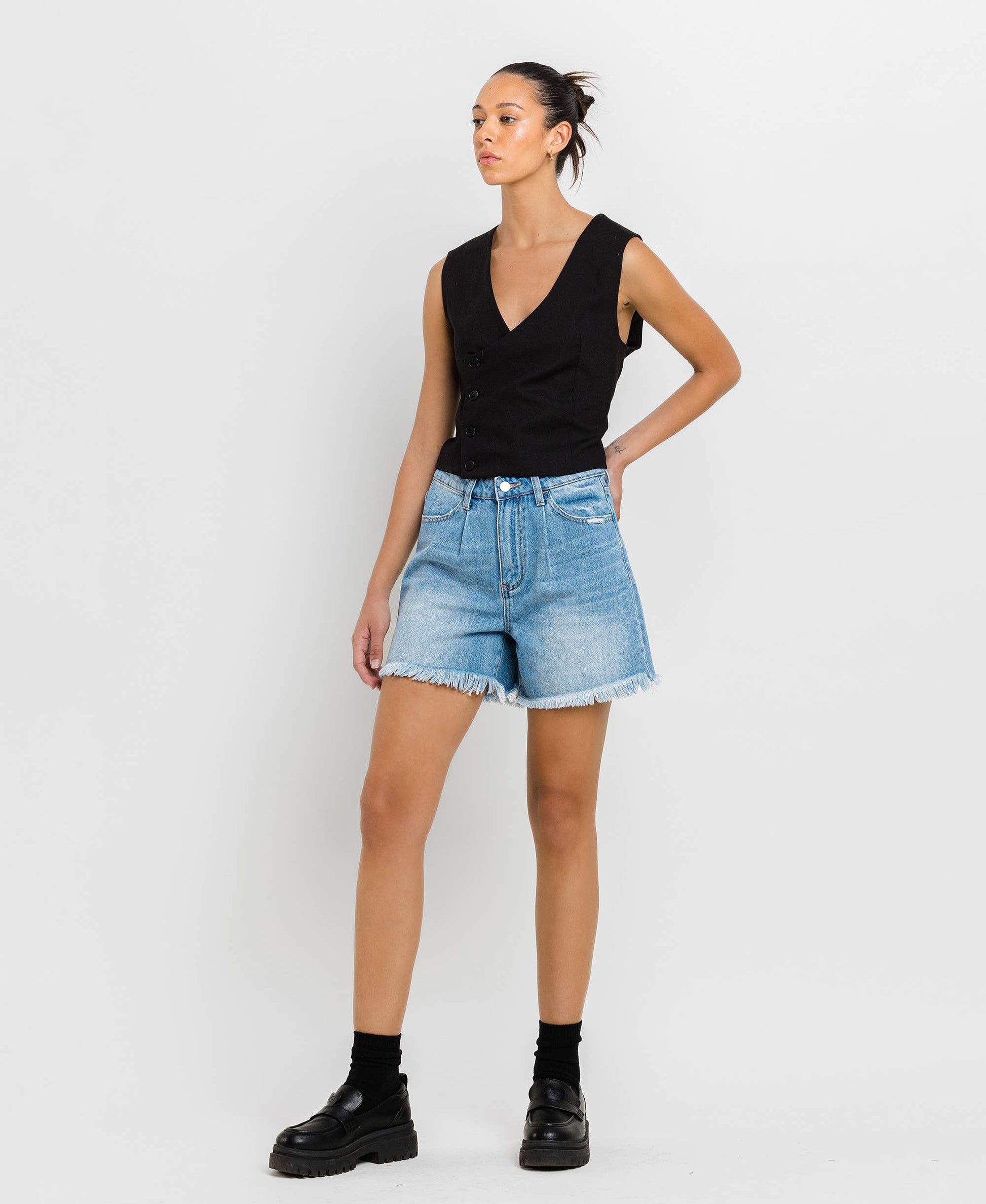 SUPER HIGH RISE PLEATS SHORTS: INVIGORATED