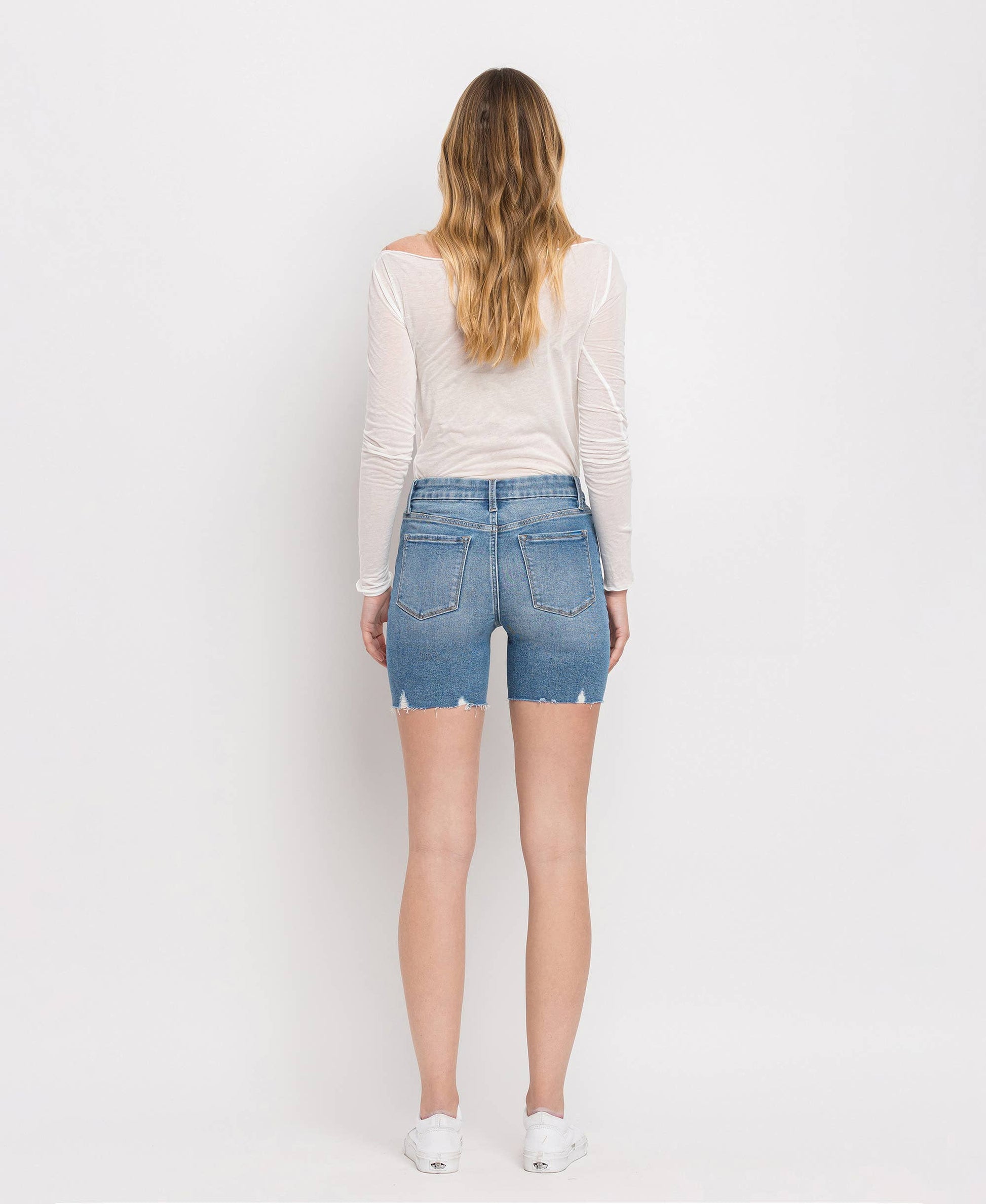 MID RISE SEAMLESS WAISTBAND MIDI SHORTS: CRATEUR