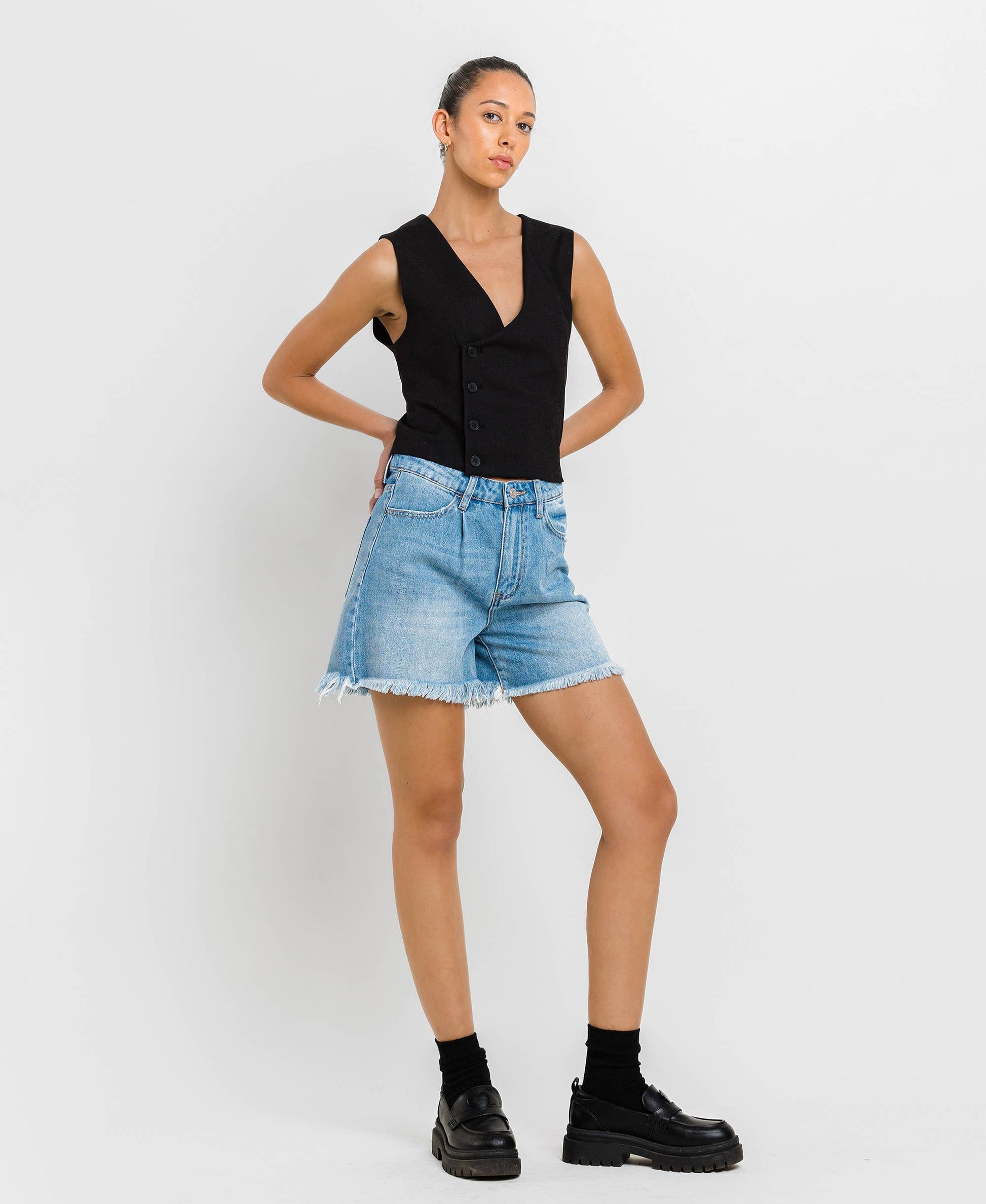 SUPER HIGH RISE PLEATS SHORTS: INVIGORATED