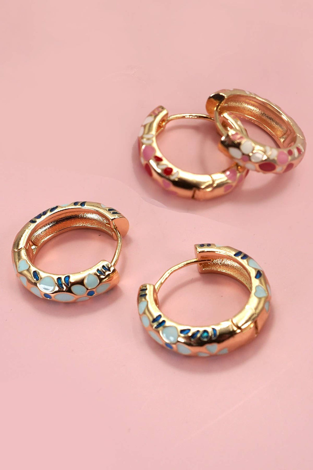 COLORFUL ENAMEL FLOWER HUGGIE HOOP EARRINGS | 40E359: Blue